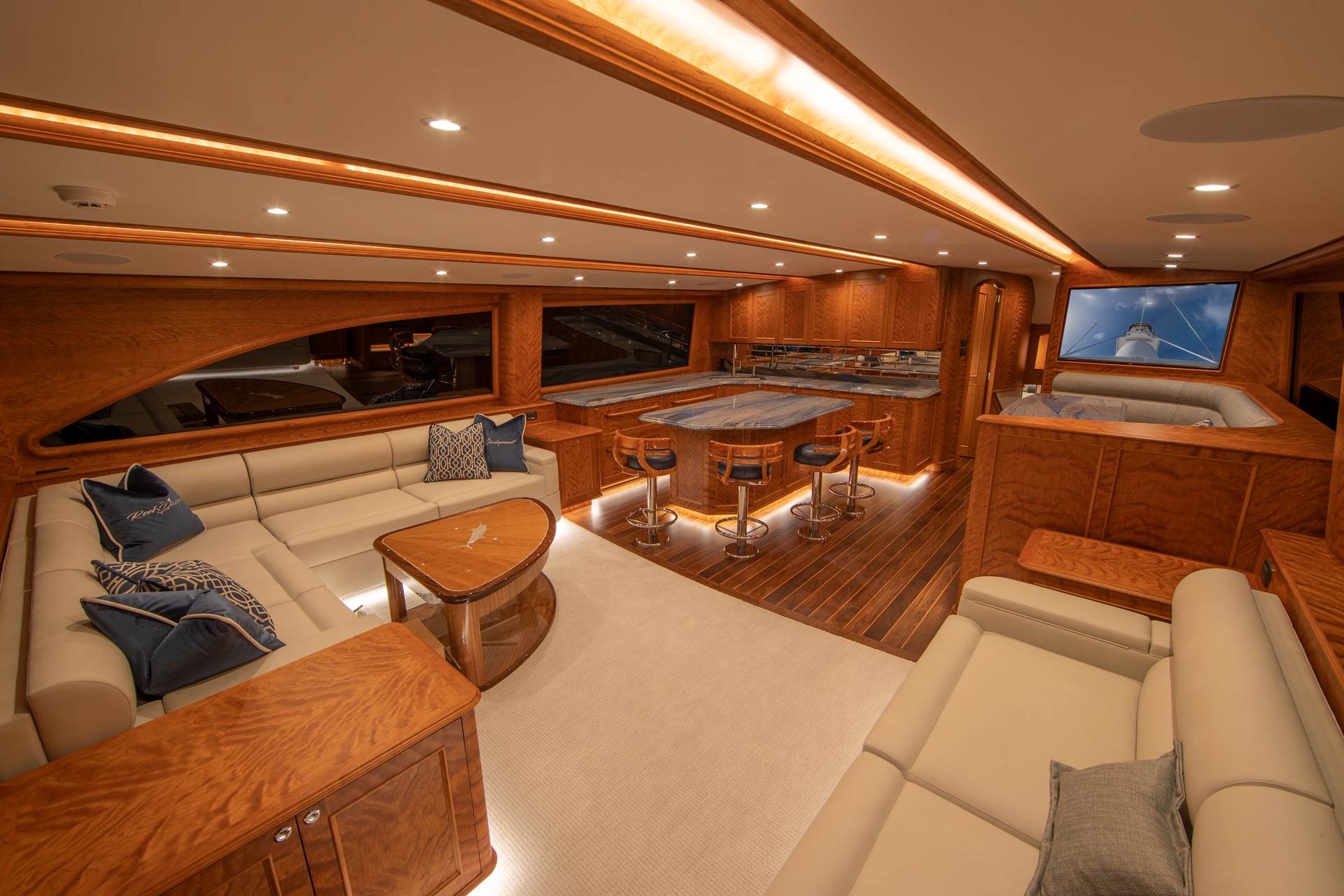 Hull 60 interior - Jarrett Bay Boatworks